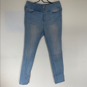 LIGHT BLUE SKINNY JEANS